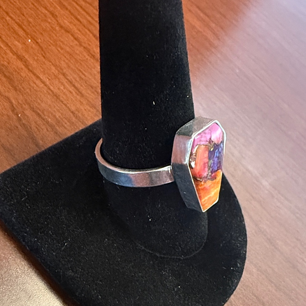 New Spiny Oyster Turquoise & 925 Sterling Silver Coffin Ring - size 10.5 - Picture 2 of 6
